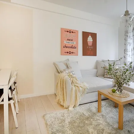 Compact Ii - Mieszkanie Na Parterze, Faktura Vat, Szybkie Wi-fi, Netflix