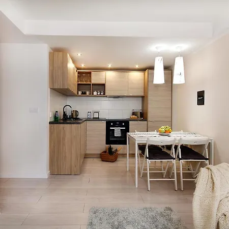 Compact Ii - Mieszkanie Na Parterze, Faktura Vat, Szybkie Wi-fi, Netflix